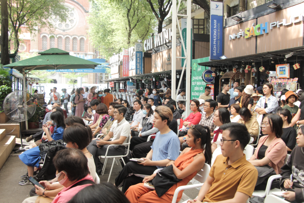 The audience at Annette Kim’s book launch event in in December Ho Chi Minh City, which appropriately took place in “Book Street,” a temporary alternative use of public space. (Photo: Nhã Nam)