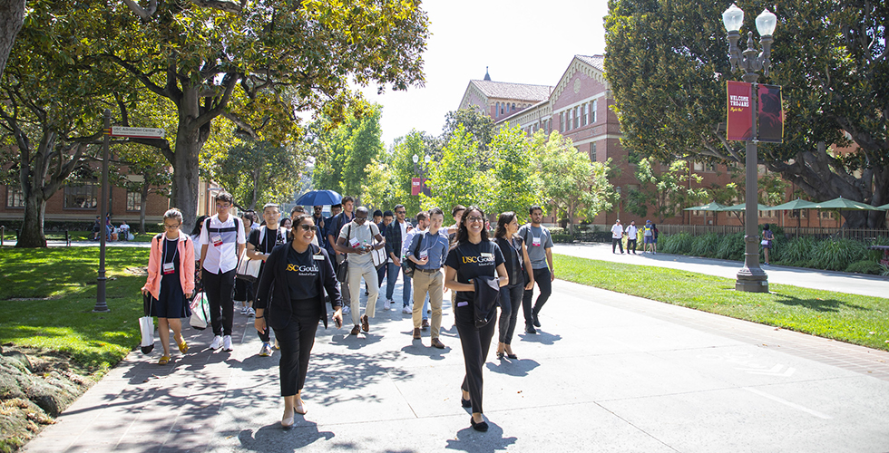 Graduate & International Students on a tour of the USC campus in 2019. Helping international students acclimate to their new U.S. surroundings is a hallmark of G&IP.