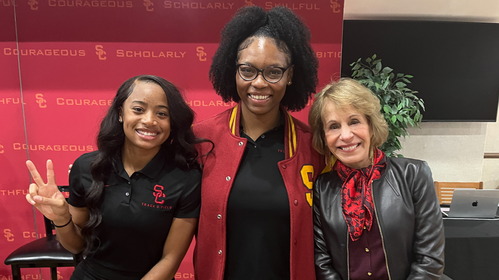Jalaysiya Smith, left, and Summer Mosley share a moment with USC President Carol Folt. (USC Photo/Drake Lee)