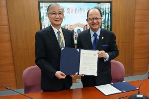 Pan-Chyr Yang, president of National Taiwan University, and USC President C. L. Max Nikias