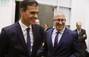 Prime Minister of Spain Sánchez, left, with USC Dornsife’s Jacob Soll, University Professor of Philosophy, History and Accounting.