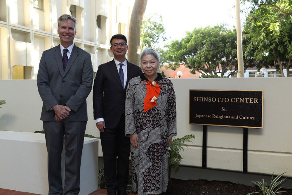 USC Shinso Ito Center representatives promoting the study of Japanese religions and culture